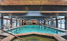 Top Floor Luxury, Sauna, Private Pool, Lake Bellaire Beach, 5 Beds, 4 Full Bath