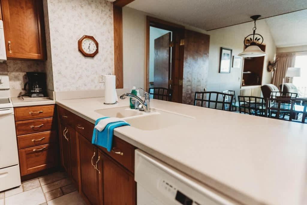 Top Floor Luxury, Sauna, Private Pool, Lake Bellaire Beach, 5 Beds, 4 Full Bath Exterior photo