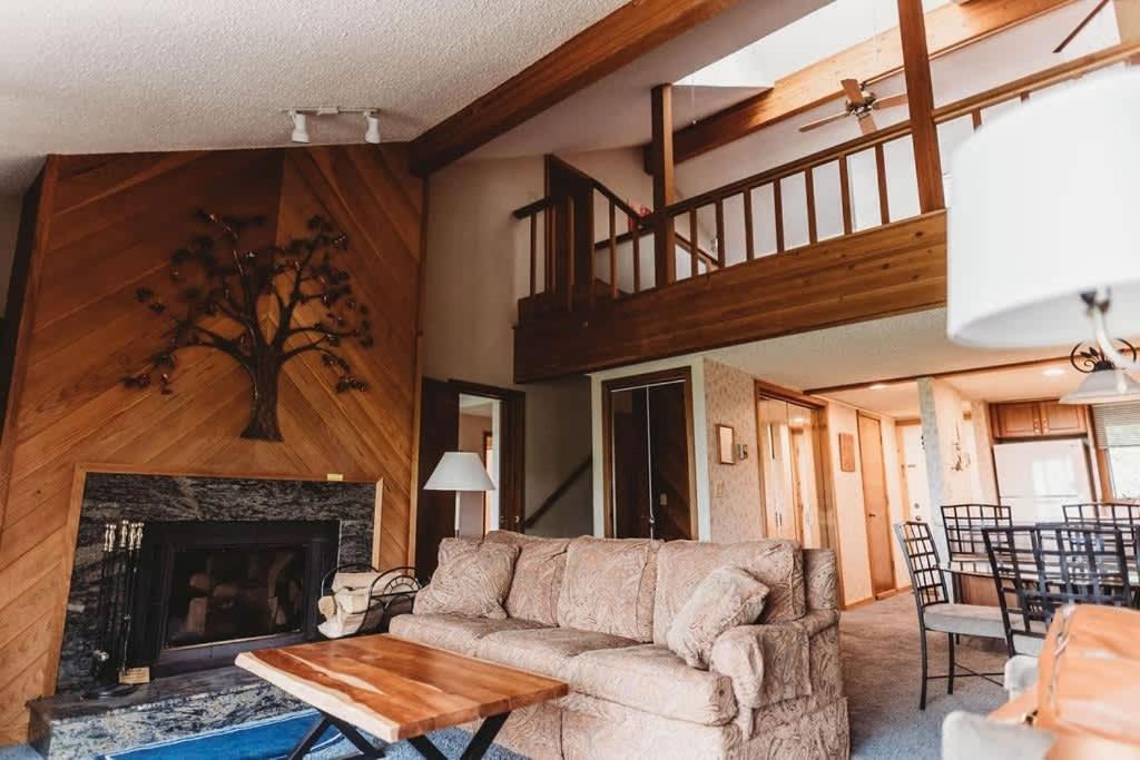 Top Floor Luxury, Sauna, Private Pool, Lake Bellaire Beach, 5 Beds, 4 Full Bath Exterior photo