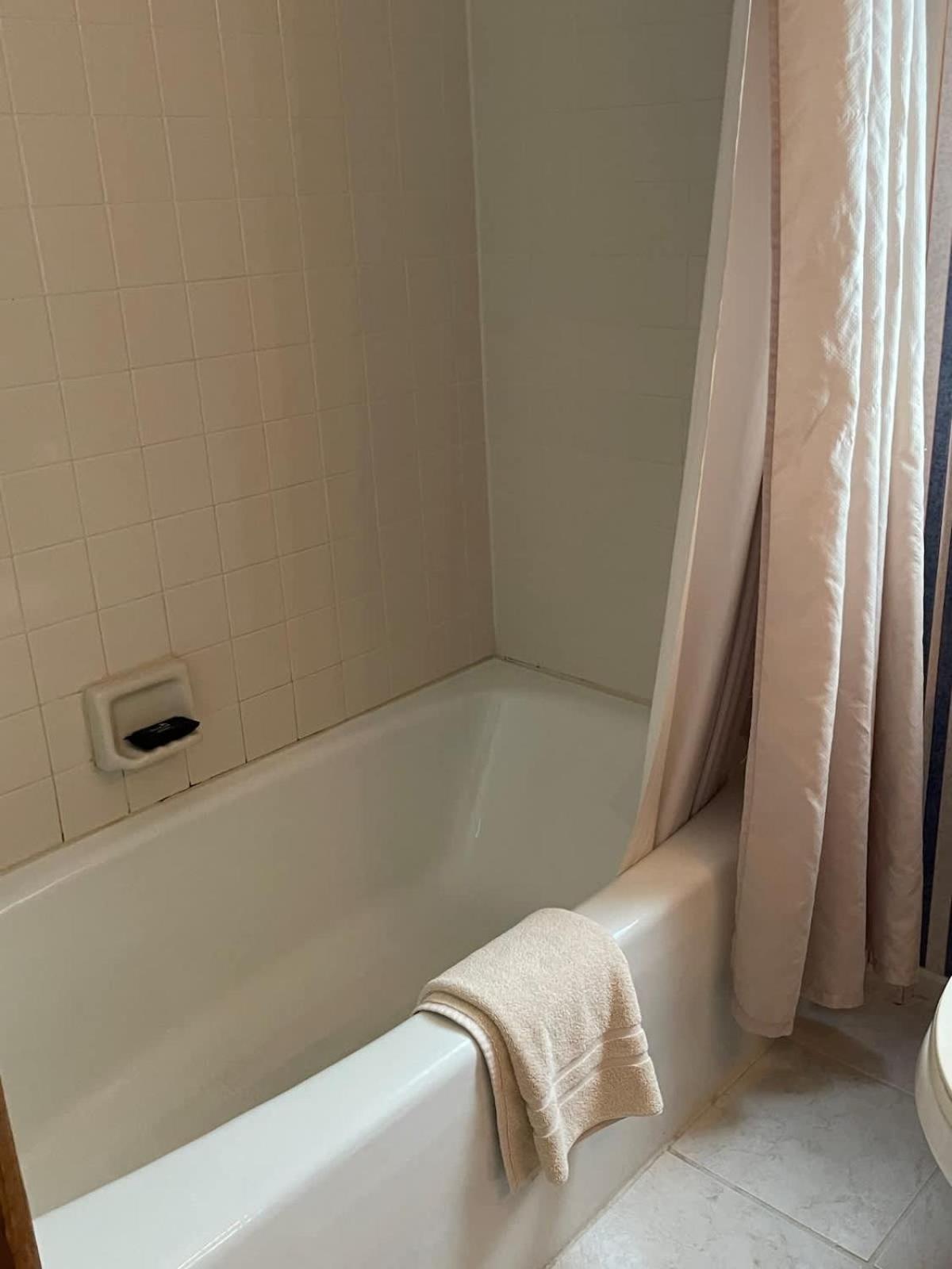 Top Floor Luxury, Sauna, Private Pool, Lake Bellaire Beach, 5 Beds, 4 Full Bath Exterior photo