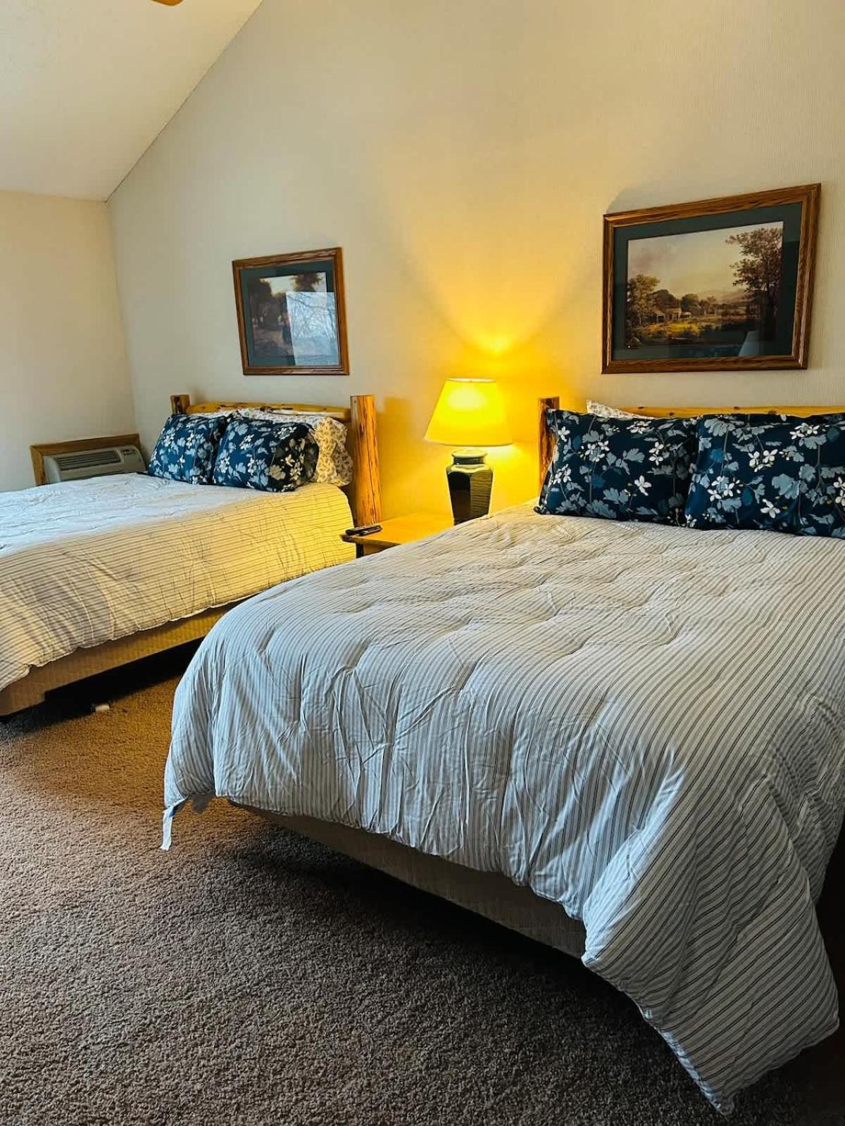 Top Floor Luxury, Sauna, Private Pool, Lake Bellaire Beach, 5 Beds, 4 Full Bath Exterior photo